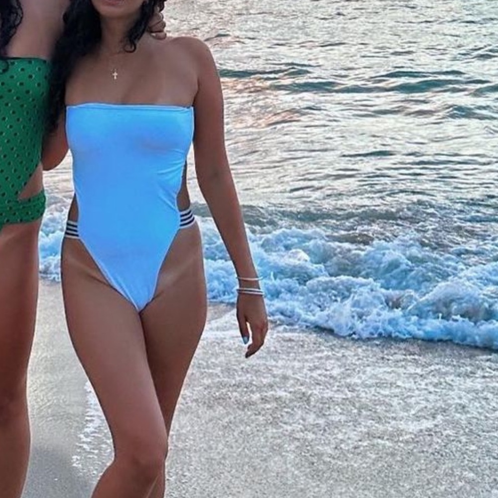 Kai Lani one piece - Picture 4 of 5